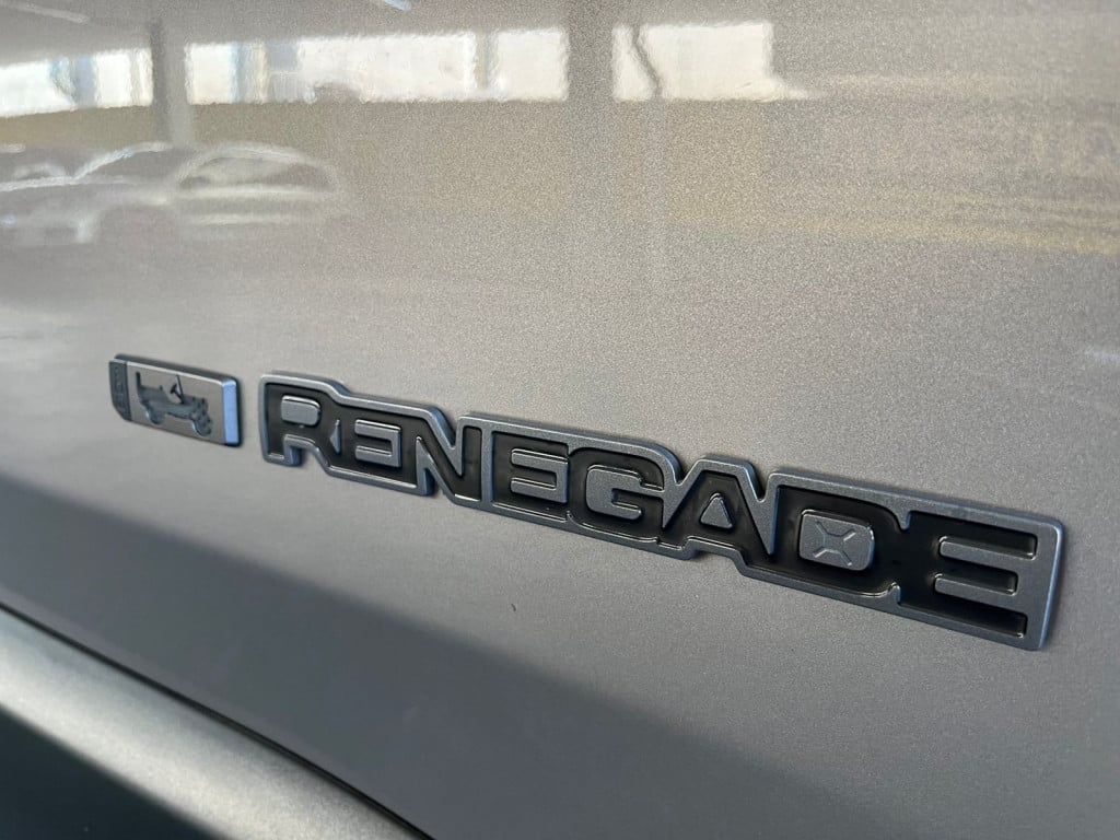 Imagem do veículo RENEGADE 1.8 FLEX AT LONGITUDE COM APENAS 32.000KM - ÚNICO DONO COM TODAS REVISÕES NA JEEP!