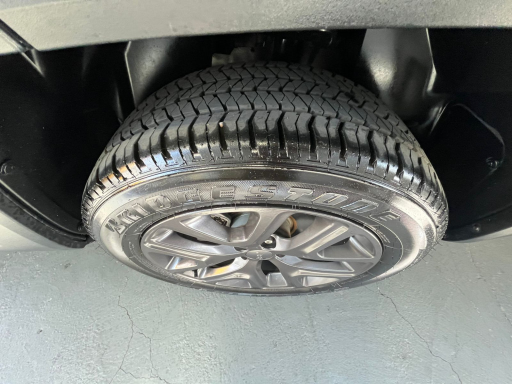 Imagem do veículo RENEGADE 1.8 FLEX AT LONGITUDE COM APENAS 32.000KM - ÚNICO DONO COM TODAS REVISÕES NA JEEP!