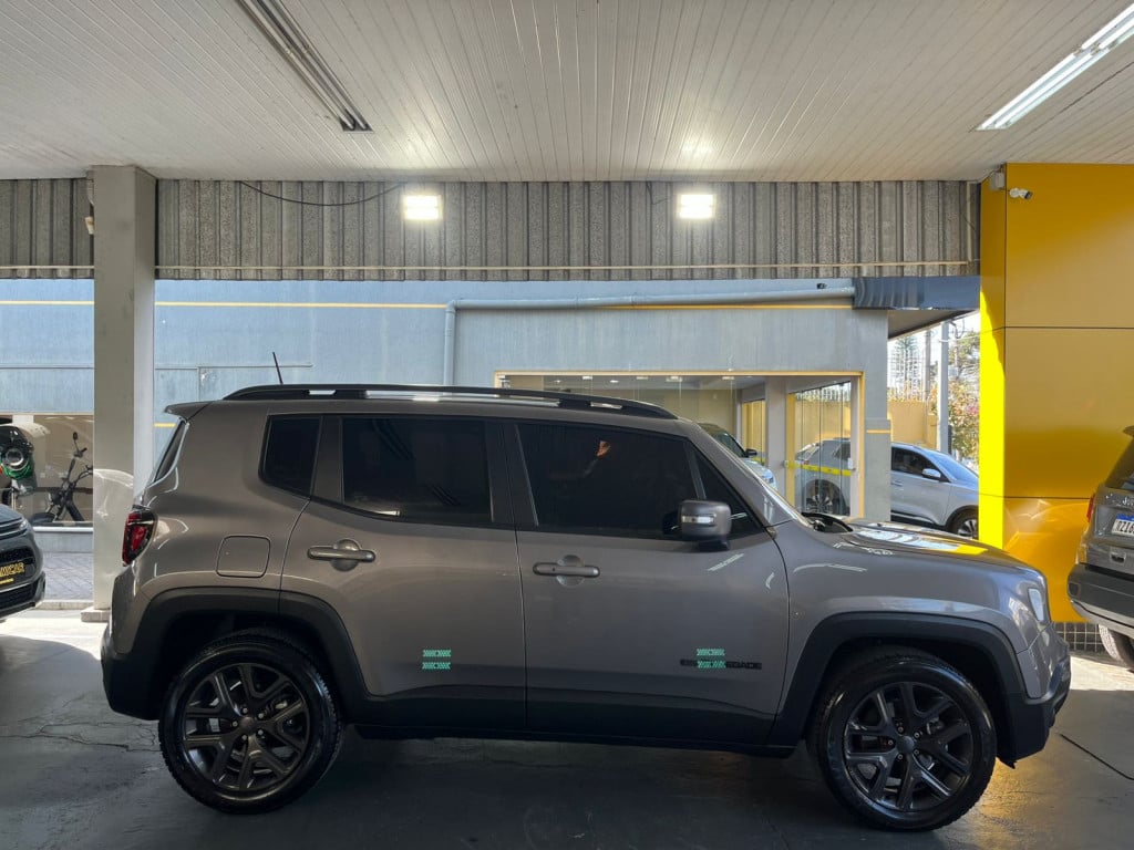 Imagem do veículo RENEGADE 1.8 FLEX AT LONGITUDE COM APENAS 32.000KM - ÚNICO DONO COM TODAS REVISÕES NA JEEP!