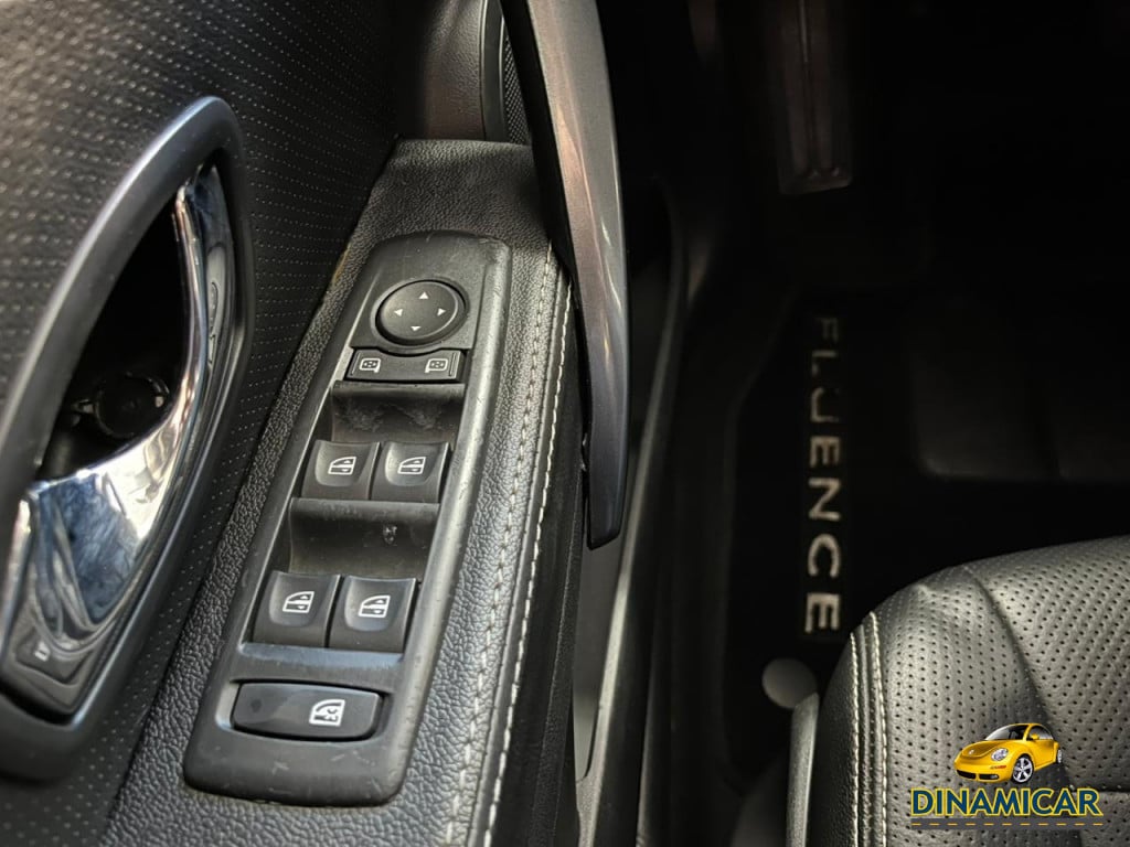 Imagem do veículo RENAULT FLUENCE 2.0 DYNAMIQUE 16V FLEX 4P AUTOMÁTICO