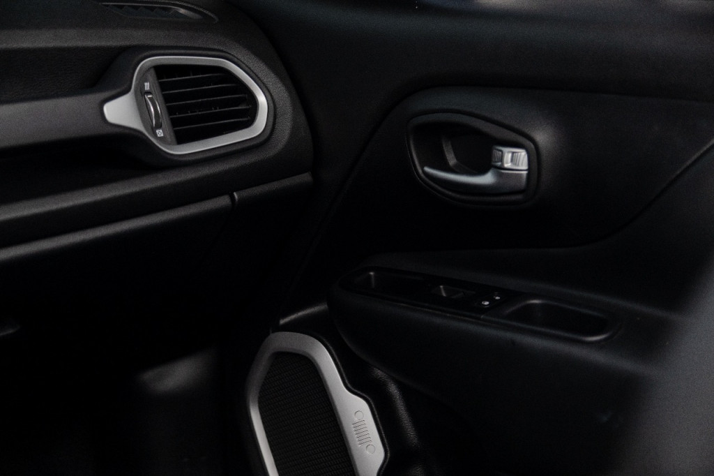 Imagem do veículo JEEP RENEGADE 2.0 16V TURBO DIESEL LONGITUDE 4P 4X4 AUTOMÁTICO