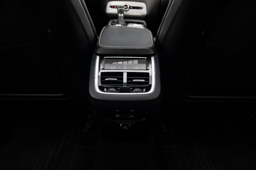 Imagem do veículo VOLVO XC90 2.0 MOMENTUM TURBO GASOLINA 4P 4X4 AUTOMÁTICO