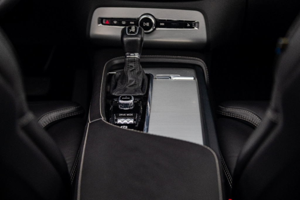 Imagem do veículo VOLVO XC90 2.0 MOMENTUM TURBO GASOLINA 4P 4X4 AUTOMÁTICO