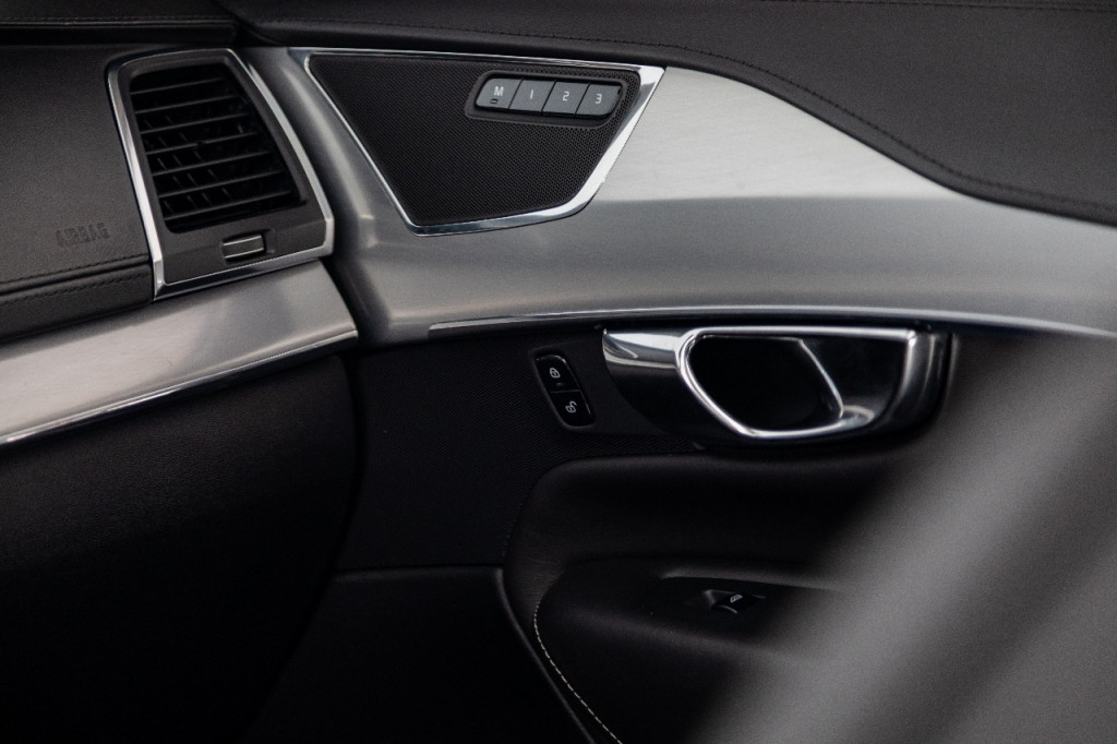 Imagem do veículo VOLVO XC90 2.0 MOMENTUM TURBO GASOLINA 4P 4X4 AUTOMÁTICO