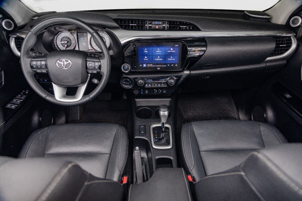 Imagem do veículo TOYOTA HILUX 2.8 D-4D TURBO DIESEL CD SRX 4X4 AUTOMÁTICO