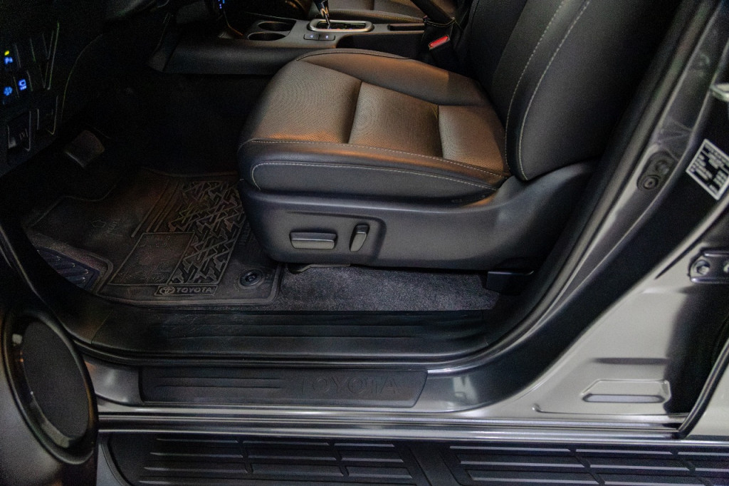 Imagem do veículo TOYOTA HILUX 2.8 D-4D TURBO DIESEL CD SRX 4X4 AUTOMÁTICO