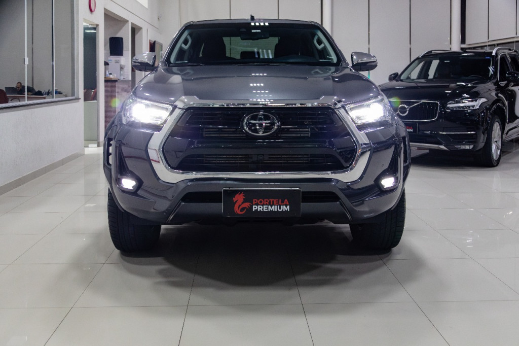 Imagem do veículo TOYOTA HILUX 2.8 D-4D TURBO DIESEL CD SRX 4X4 AUTOMÁTICO