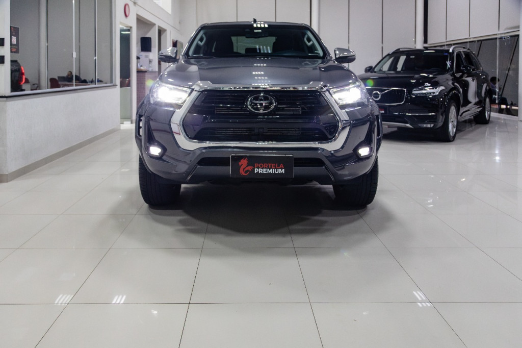 Imagem do veículo TOYOTA HILUX 2.8 D-4D TURBO DIESEL CD SRX 4X4 AUTOMÁTICO