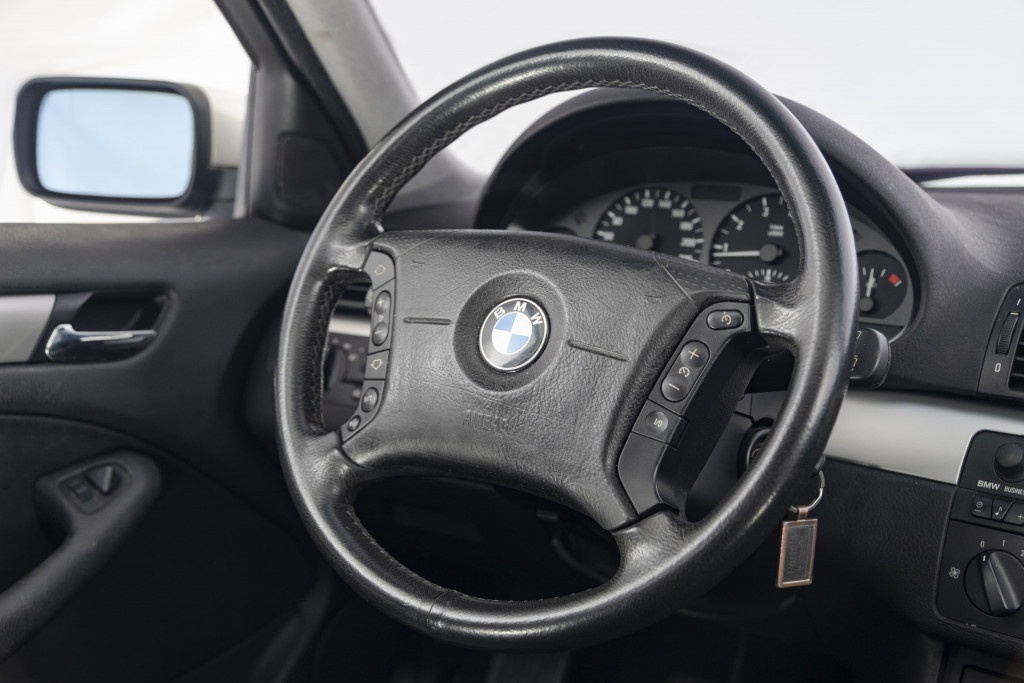 Imagem do veículo BMW 320i 2.2 24V GASOLINA 4P AUTOMÁTICO