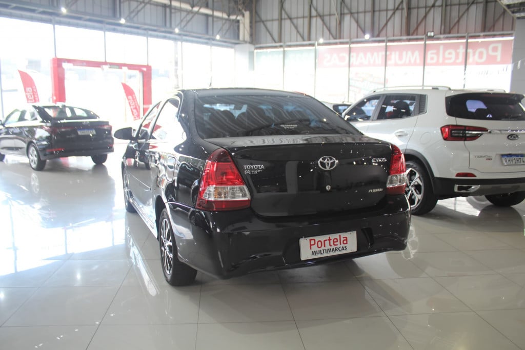 Imagem do veículo TOYOTA ETIOS 1.5 PLATINUM SEDAN 16V FLEX 4P AUTOMÁTICO