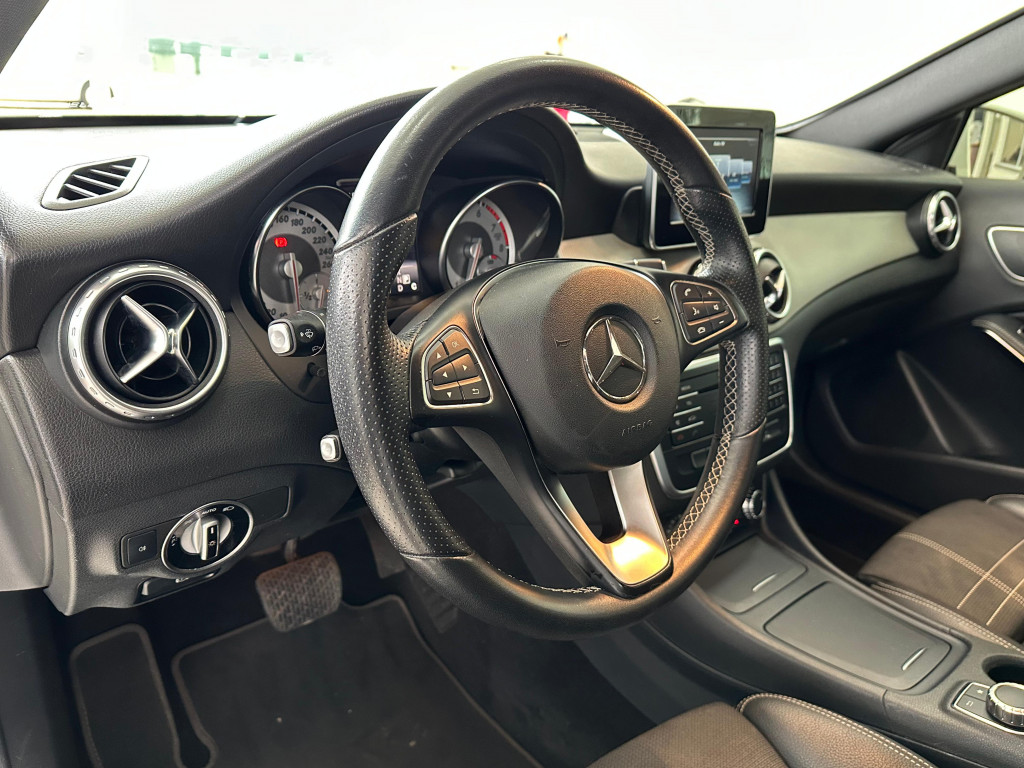 Imagem do veículo MERCEDES-BENZ GLA 200 1.6 CGI ADVANCE 16V TURBO FLEX 4P AUTOMÁTICO