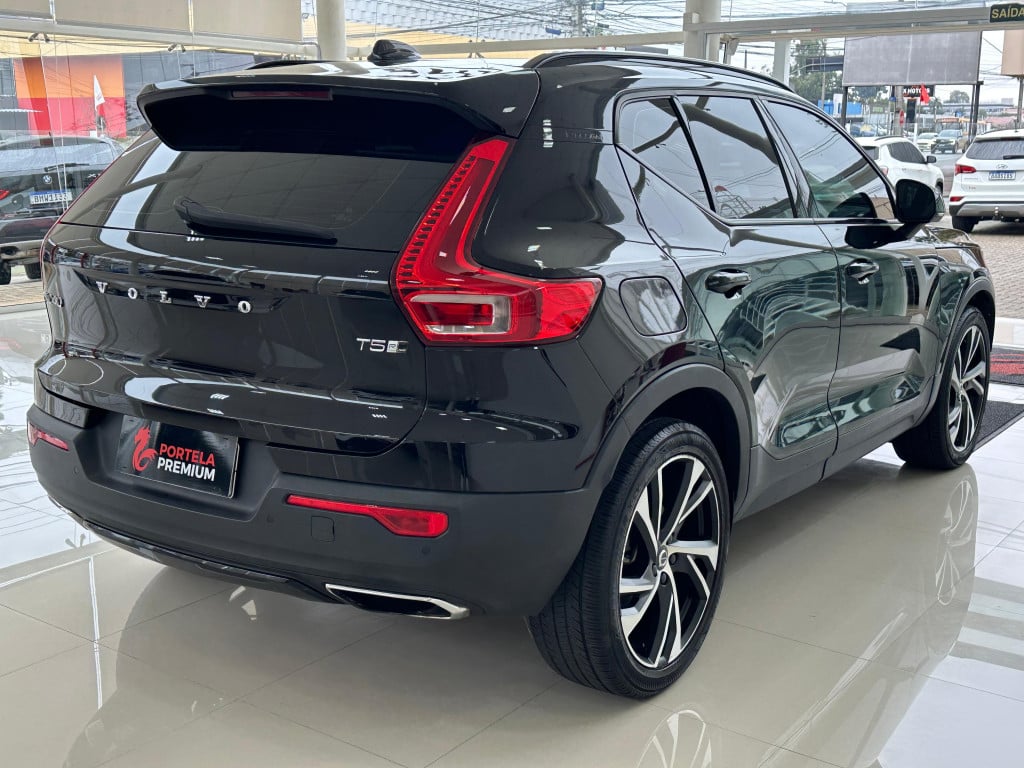 Imagem do veículo VOLVO XC40 2.0 T5 GASOLINA R-DESIGN AWD GEARTRONIC