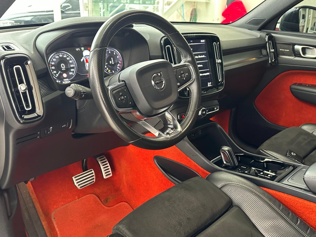 Imagem do veículo VOLVO XC40 2.0 T5 GASOLINA R-DESIGN AWD GEARTRONIC