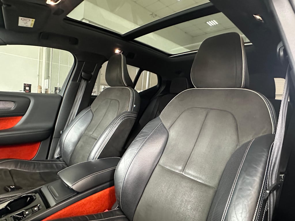 Imagem do veículo VOLVO XC40 2.0 T5 GASOLINA R-DESIGN AWD GEARTRONIC