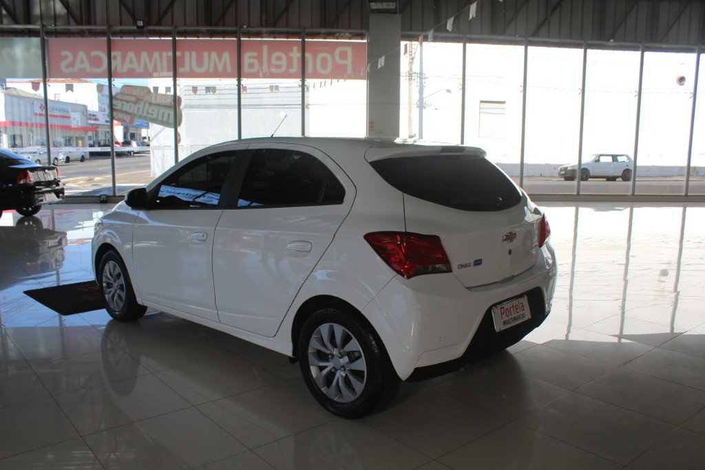 Imagem do veículo CHEVROLET ONIX 1.4 MPFI LT 8V FLEX 4P MANUAL