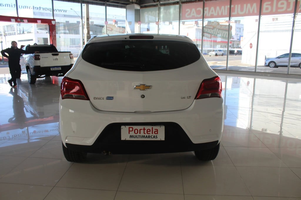 Imagem do veículo CHEVROLET ONIX 1.4 MPFI LT 8V FLEX 4P MANUAL