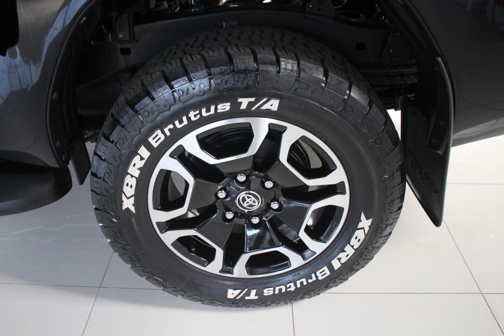 Imagem do veículo TOYOTA HILUX 2.8 D-4D TURBO DIESEL CD SRV 4X4 AUTOMÁTICO
