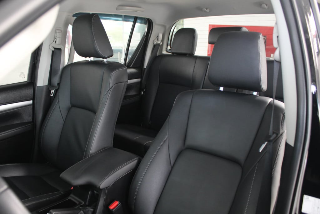 Imagem do veículo TOYOTA HILUX 2.8 D-4D TURBO DIESEL CD SRV 4X4 AUTOMÁTICO