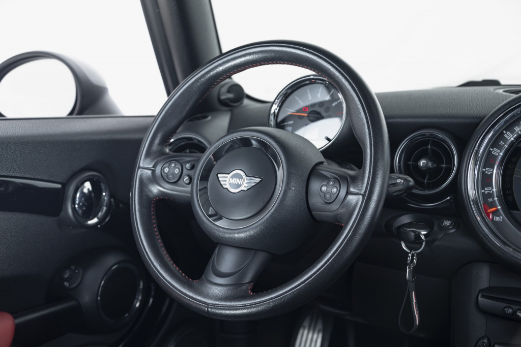 Imagem do veículo MINI JOHN COOPER WORKS 1.6 CABRIO 16V 211CV GASOLINA 2P MANUAL