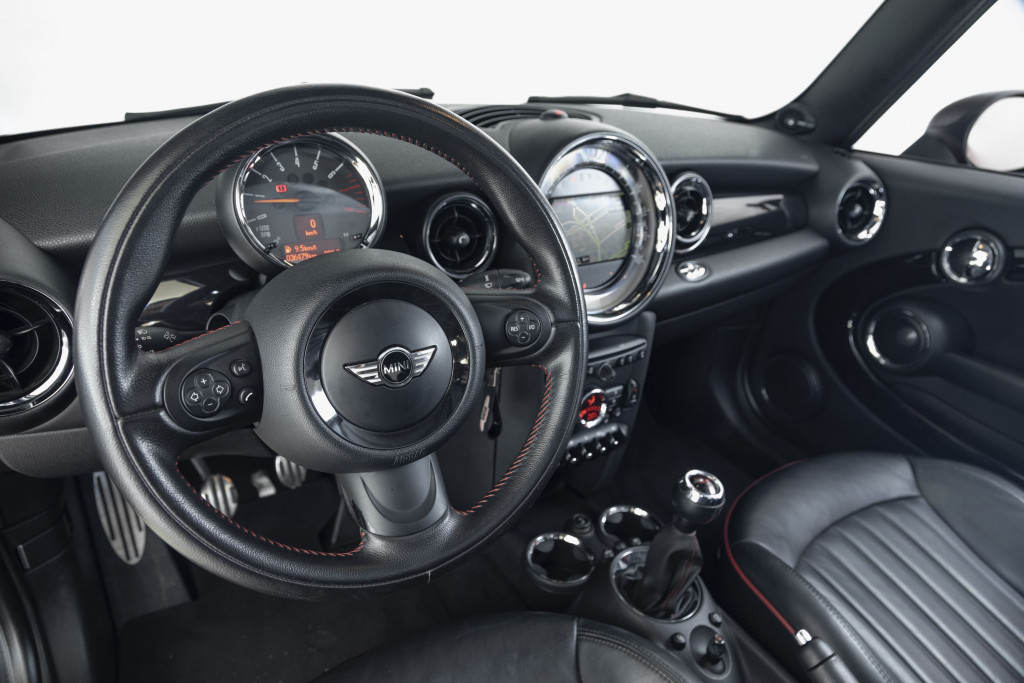 Imagem do veículo MINI JOHN COOPER WORKS 1.6 CABRIO 16V 211CV GASOLINA 2P MANUAL