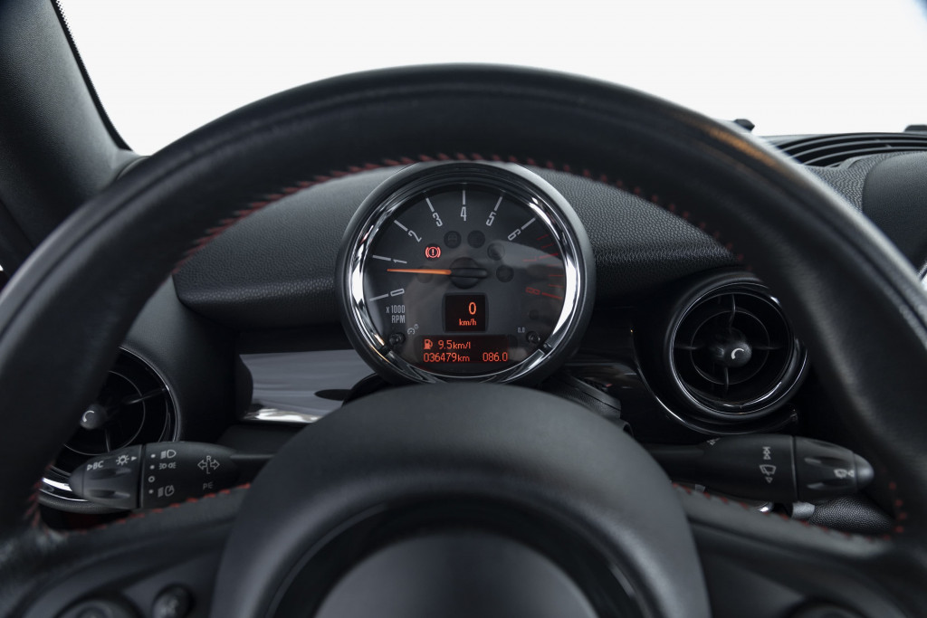 Imagem do veículo MINI JOHN COOPER WORKS 1.6 CABRIO 16V 211CV GASOLINA 2P MANUAL