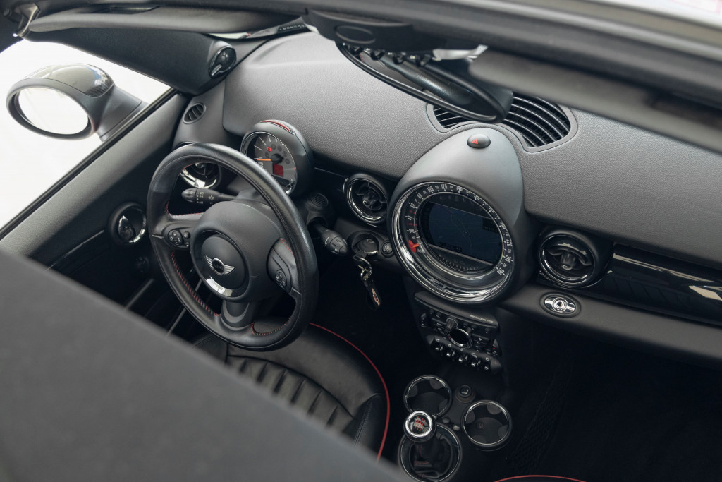 Imagem do veículo MINI JOHN COOPER WORKS 1.6 CABRIO 16V 211CV GASOLINA 2P MANUAL