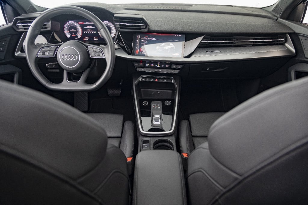Imagem do veículo AUDI A3 2.0 TFSI GASOLINA SEDAN PERFORMANCE BLACK S-TRONIC