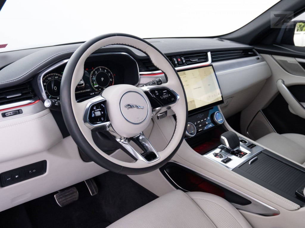 Imagem do veículo JAGUAR F-PACE PHEV R-DYNAMIC SE HIBRIDO