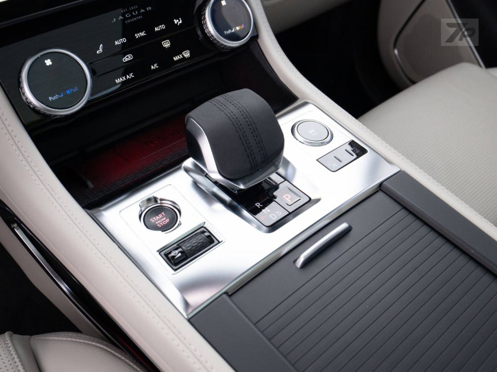 Imagem do veículo JAGUAR F-PACE PHEV R-DYNAMIC SE HIBRIDO