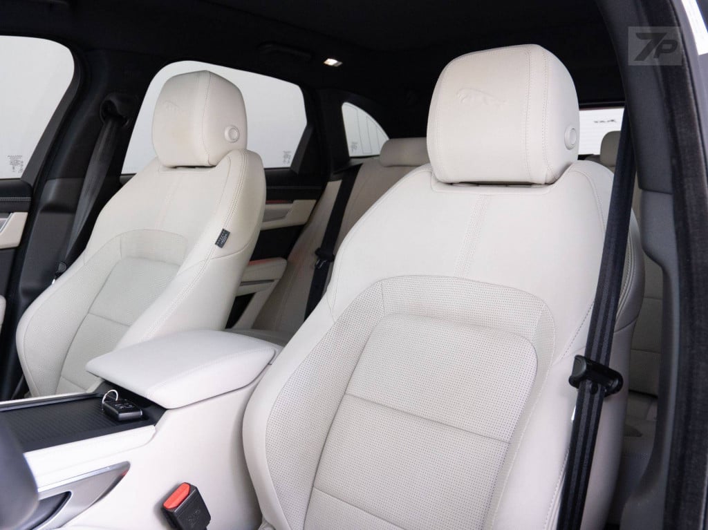 Imagem do veículo JAGUAR F-PACE PHEV R-DYNAMIC SE HIBRIDO