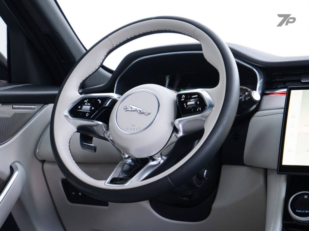 Imagem do veículo JAGUAR F-PACE PHEV R-DYNAMIC SE HIBRIDO