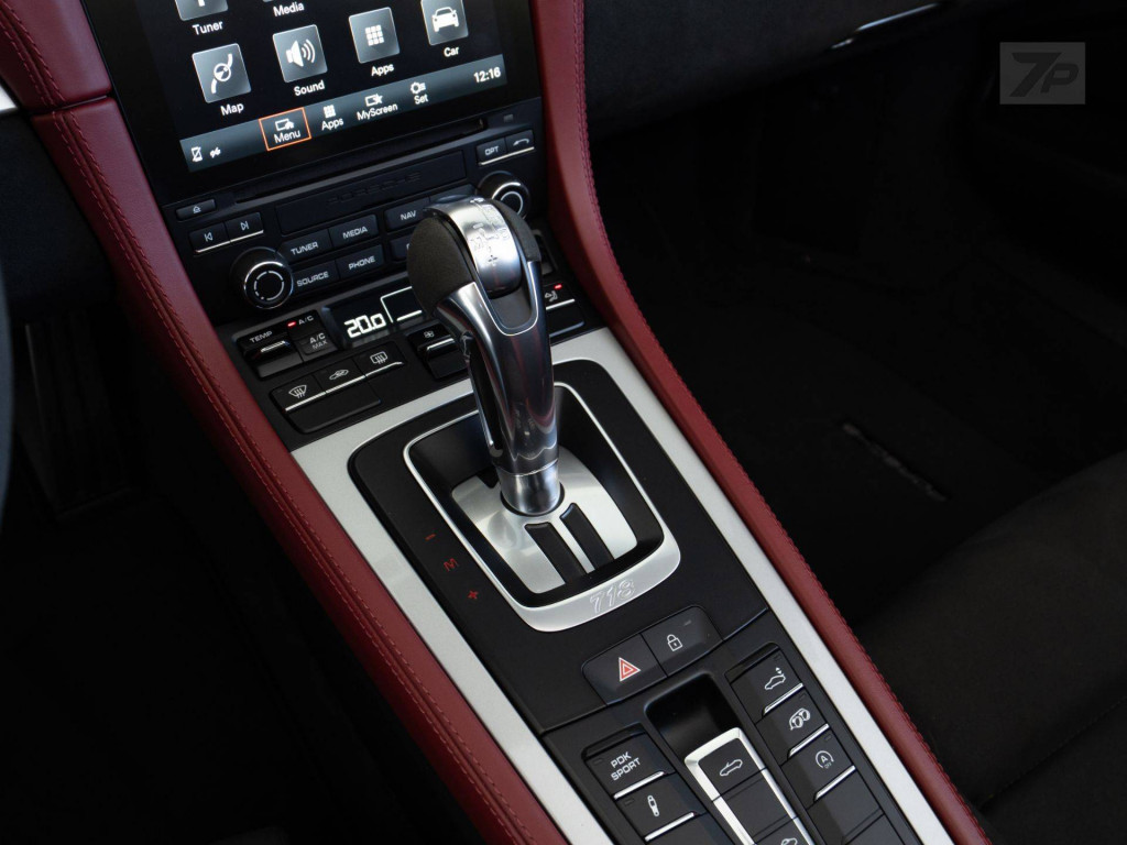 Imagem do veículo PORSCHE 718 SPYDER