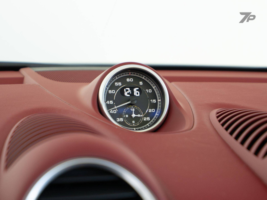 Imagem do veículo PORSCHE 718 SPYDER