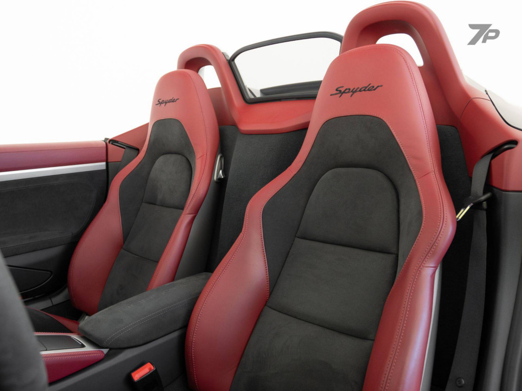 Imagem do veículo PORSCHE 718 SPYDER