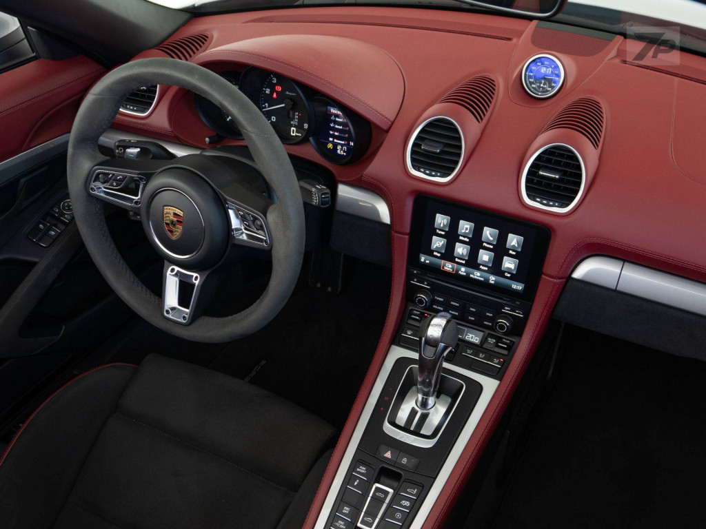 Imagem do veículo PORSCHE 718 SPYDER
