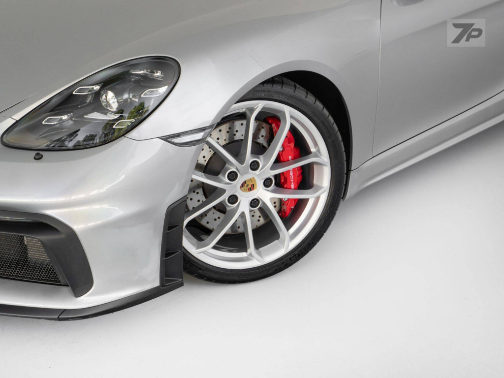 Imagem do veículo PORSCHE 718 SPYDER