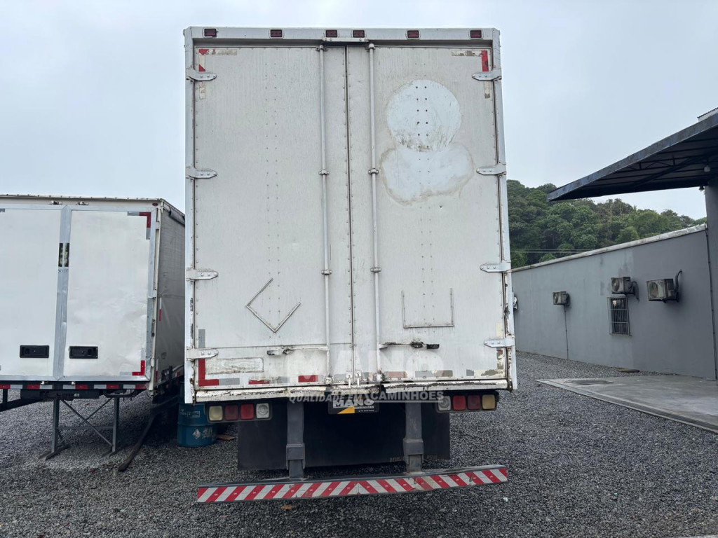 Imagem do veículo Carreta Guerra Baú Rebaixada 3 Eixos