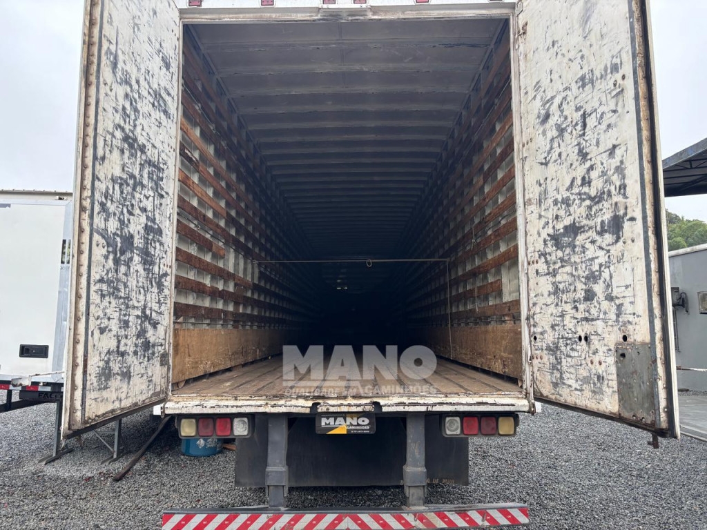 Imagem do veículo Carreta Guerra Baú Rebaixada 3 Eixos