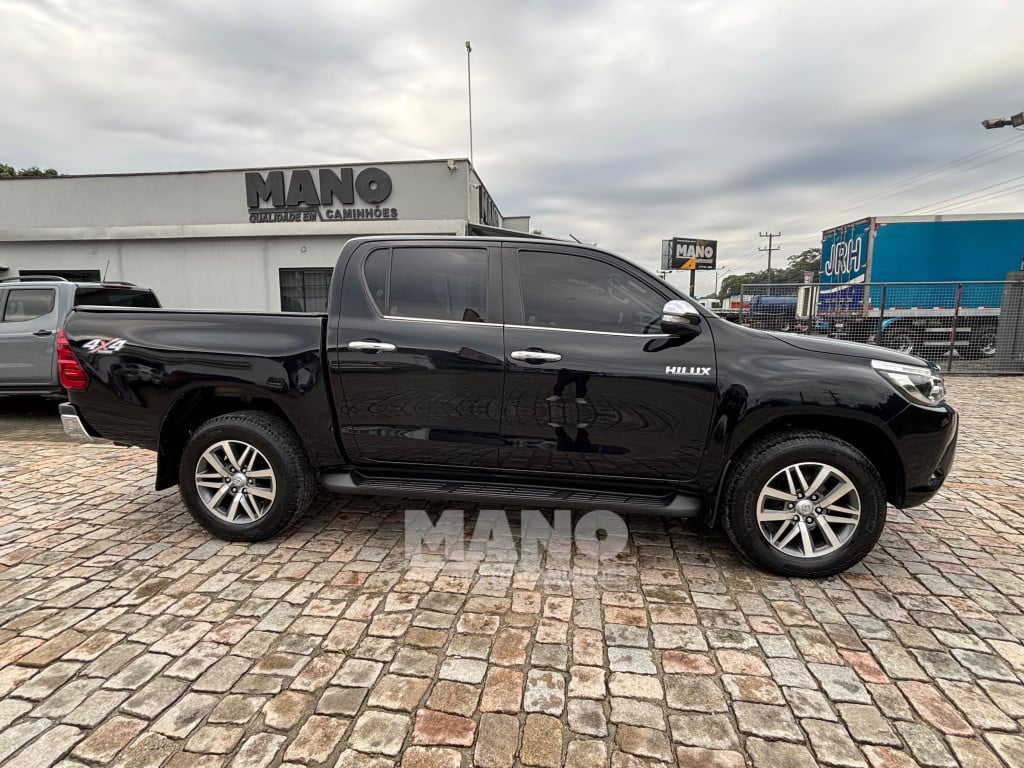 Imagem do veículo TOYOTA HILUX 2.8 D-4D TURBO DIESEL CD SRX 4X4 AUTOMÁTICO