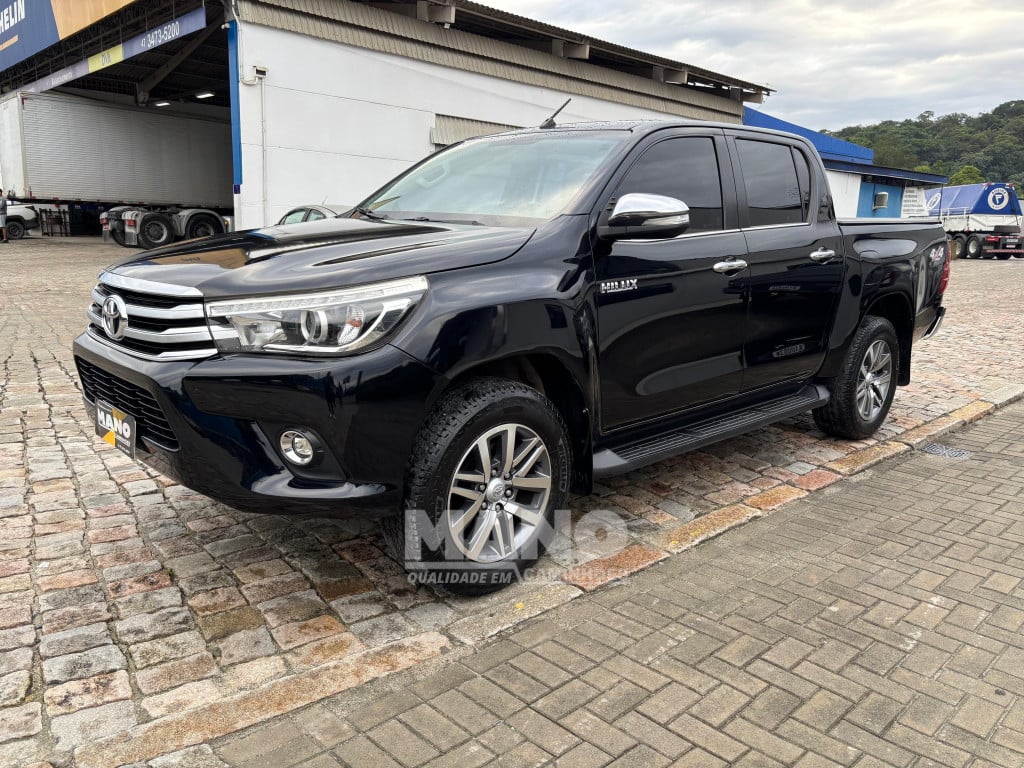 Imagem do veículo TOYOTA HILUX 2.8 D-4D TURBO DIESEL CD SRX 4X4 AUTOMÁTICO