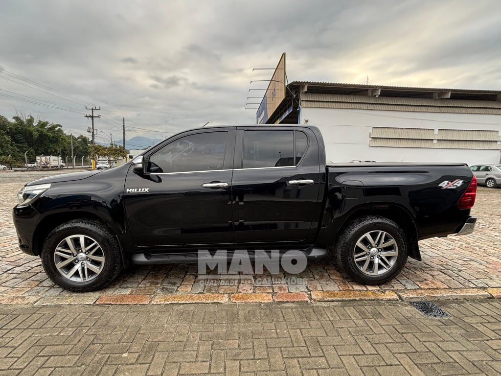 Imagem do veículo TOYOTA HILUX 2.8 D-4D TURBO DIESEL CD SRX 4X4 AUTOMÁTICO