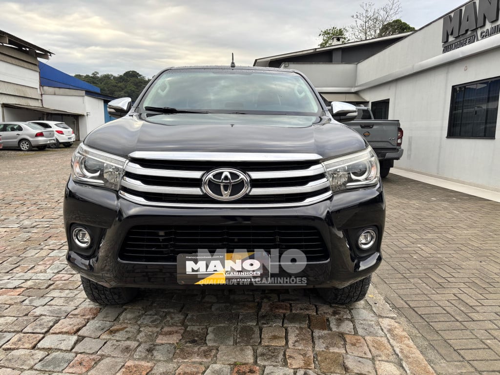 Imagem do veículo TOYOTA HILUX 2.8 D-4D TURBO DIESEL CD SRX 4X4 AUTOMÁTICO