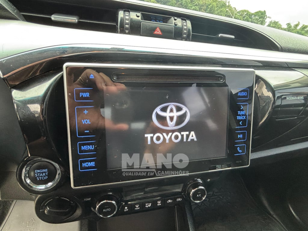 Imagem do veículo TOYOTA HILUX 2.8 D-4D TURBO DIESEL CD SRX 4X4 AUTOMÁTICO