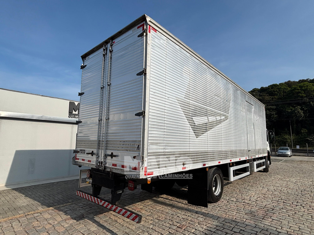 Imagem do veículo VOLKSWAGEN 17-230 CRM 4X2 4P