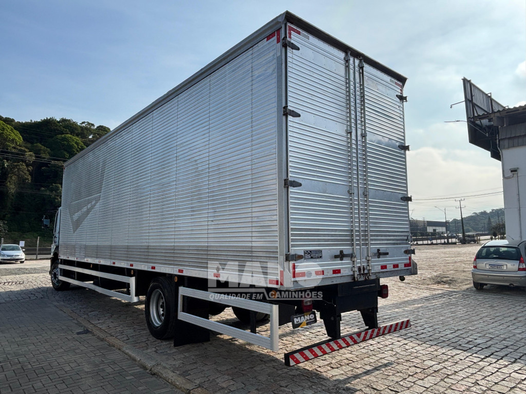 Imagem do veículo VOLKSWAGEN 17-230 CRM 4X2 4P
