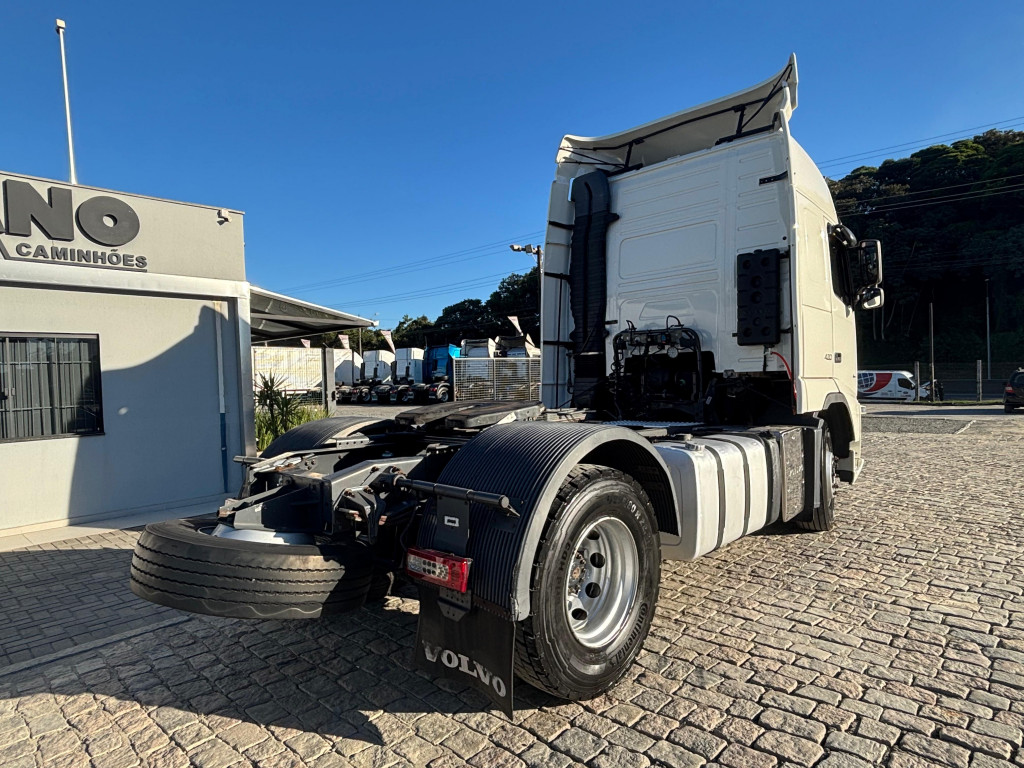 Imagem do veículo VOLVO FH 420 GLOBETROTTER 4x2 2p (diesel) (E5)