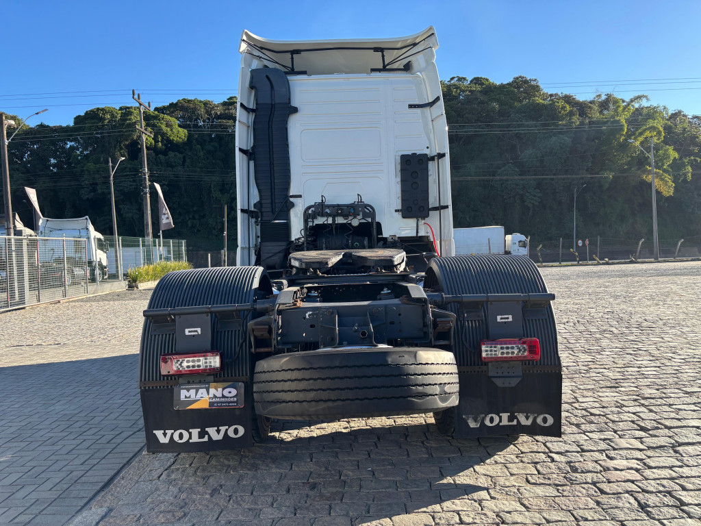 Imagem do veículo VOLVO FH 420 GLOBETROTTER 4x2 2p (diesel) (E5)