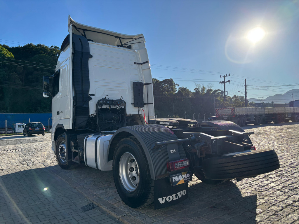 Imagem do veículo VOLVO FH 420 GLOBETROTTER 4x2 2p (diesel) (E5)