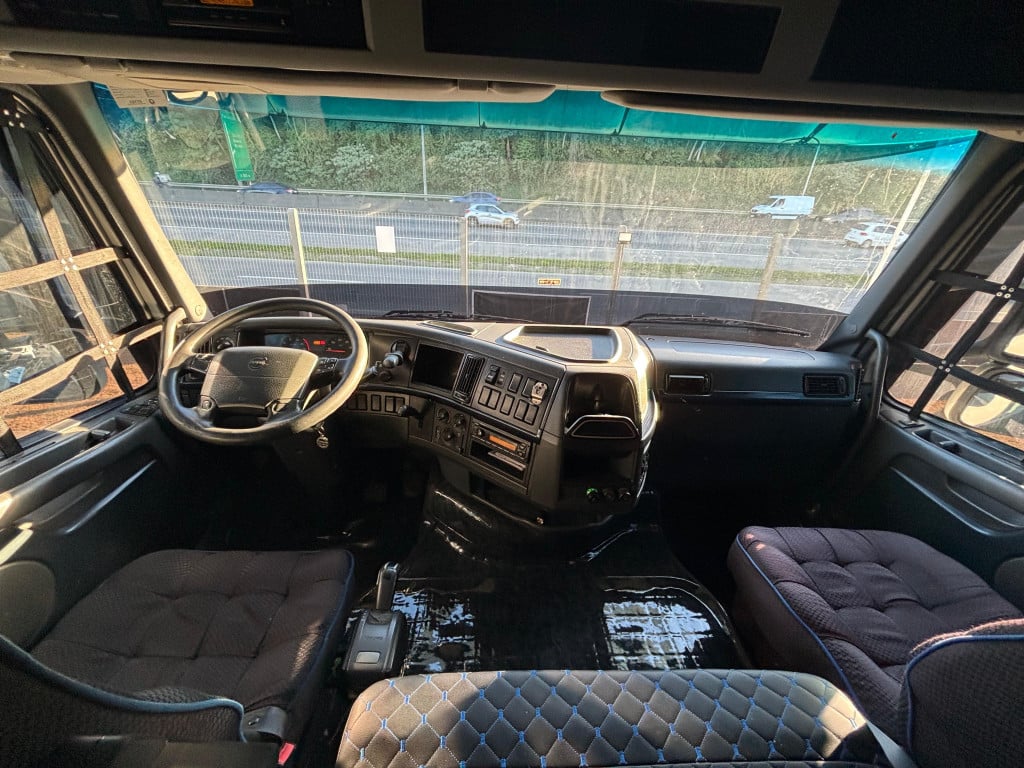 Imagem do veículo VOLVO FH 420 GLOBETROTTER 4x2 2p (diesel) (E5)