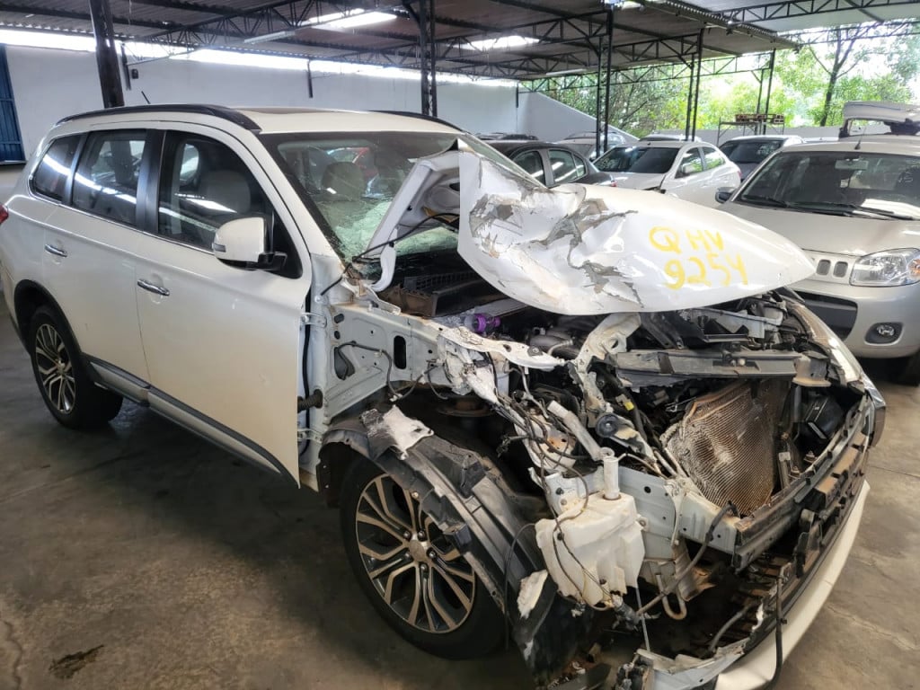 Imagem do veículo MITSUBISHI OUTLANDER 3.0 GT 4X4 V6 24V GASOLINA 4P AUTOMÁTICO